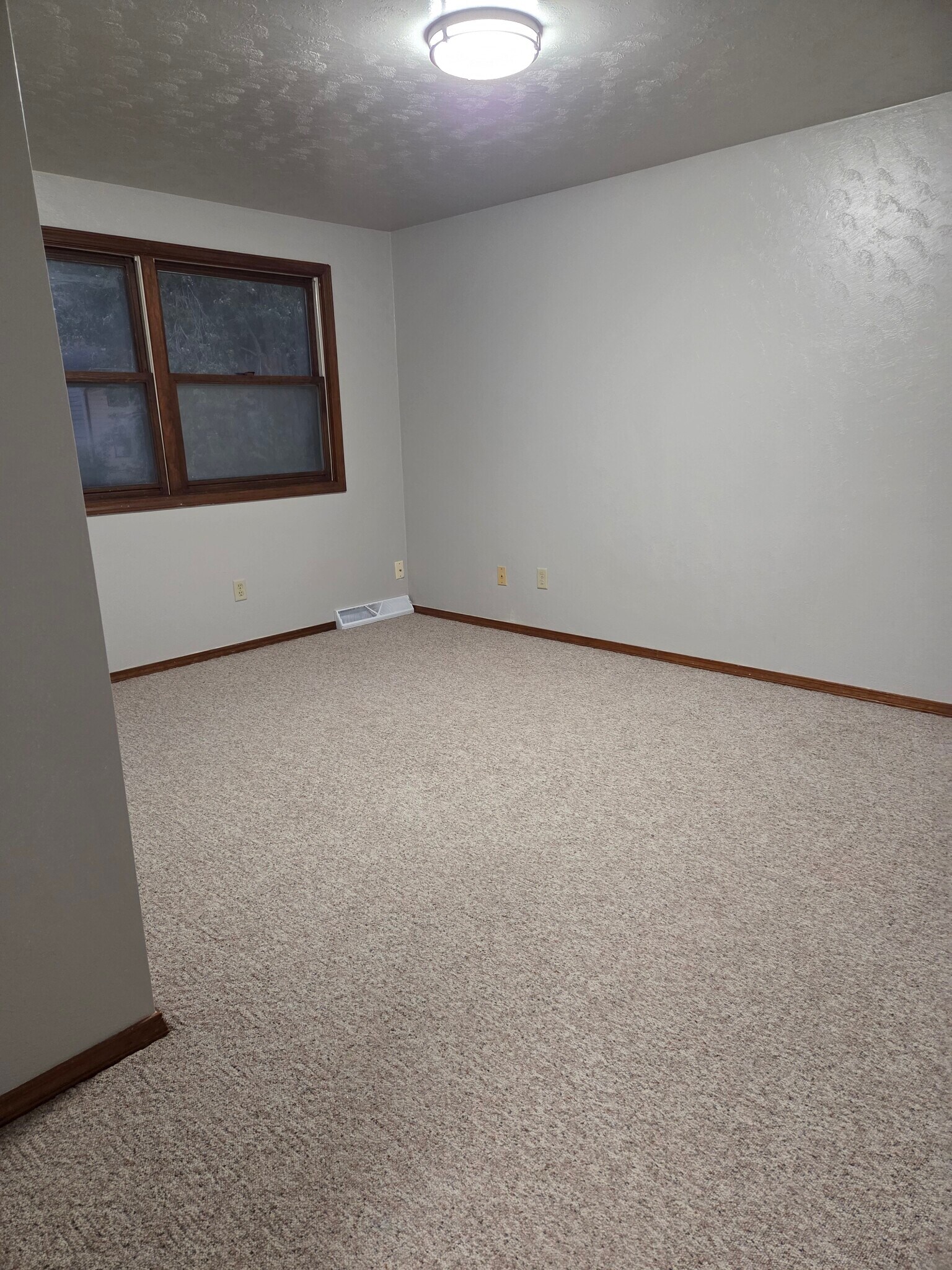 Building Photo - 813 Phasianus St