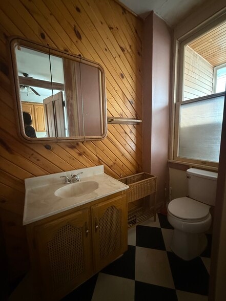 Building Photo - 317 e 13th st