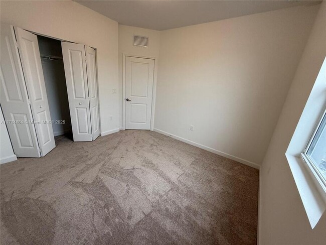 Building Photo - 145 SW 184th Ave