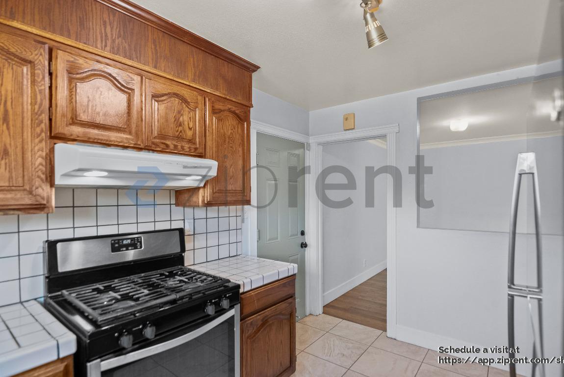 Building Photo - 128 Azalia Dr