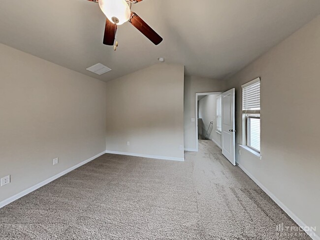 Building Photo - 130 Spring Knoll Dr