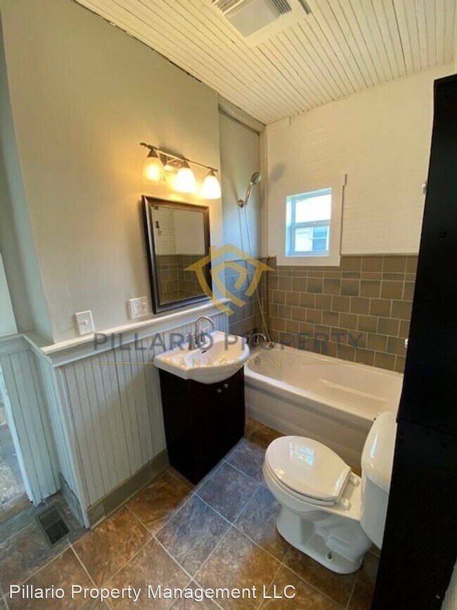 Building Photo - 4 br, 1 bath House - 1156 Knox St