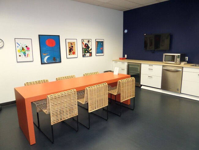 Building Photo - Adorable One Bedroom Seattle Condo in Unbeatable Location - Walk to Pike Place Market!