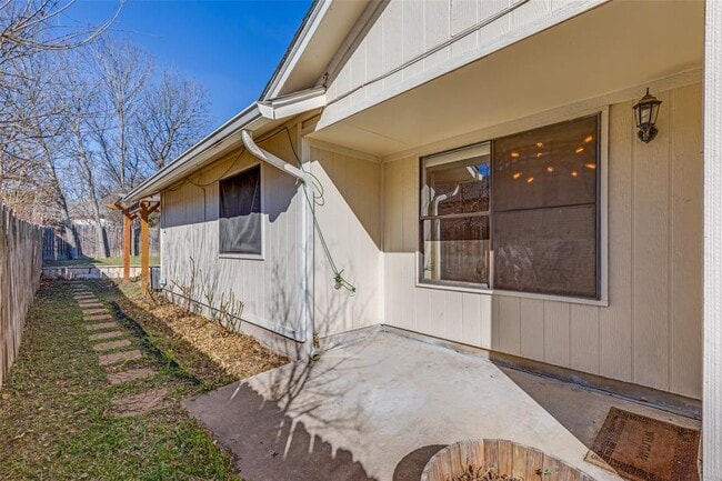 Building Photo - 12404 Thompkins Dr