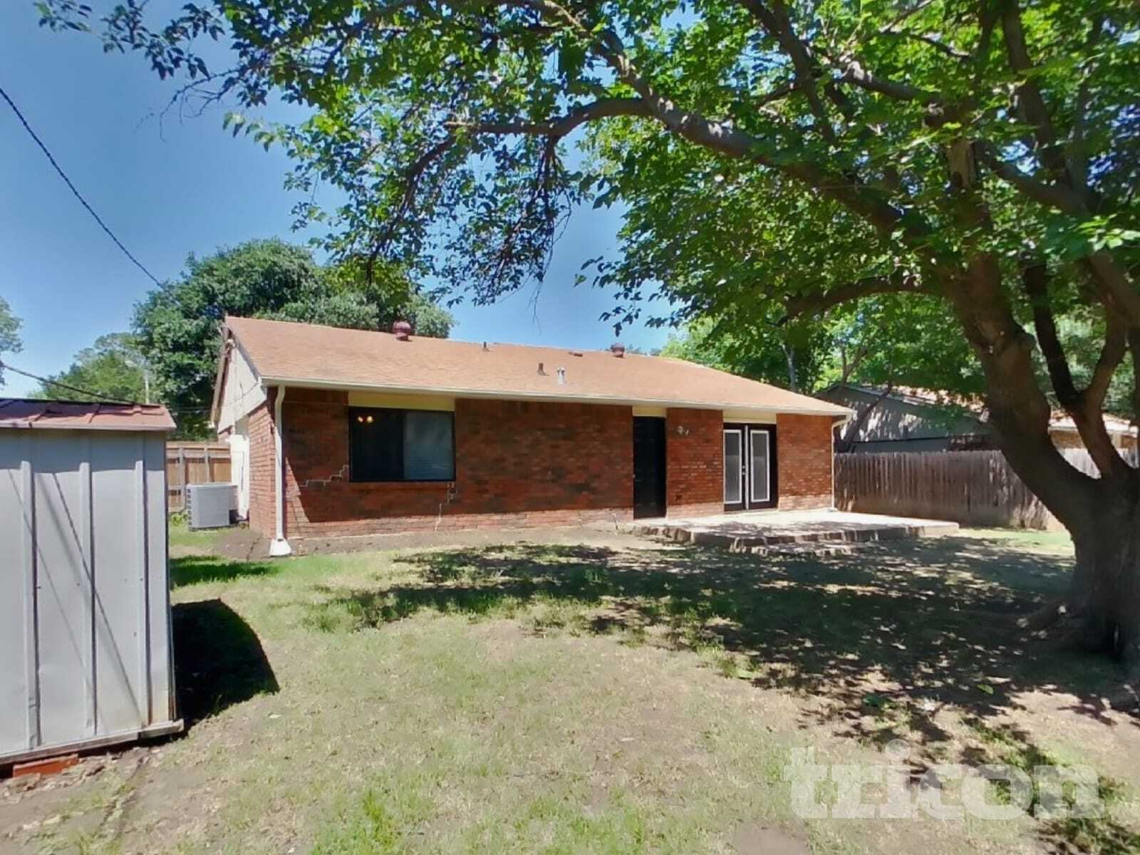 Building Photo - 413 S Willow St