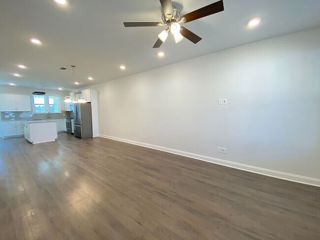 Building Photo - 354 Great Lawn Dr