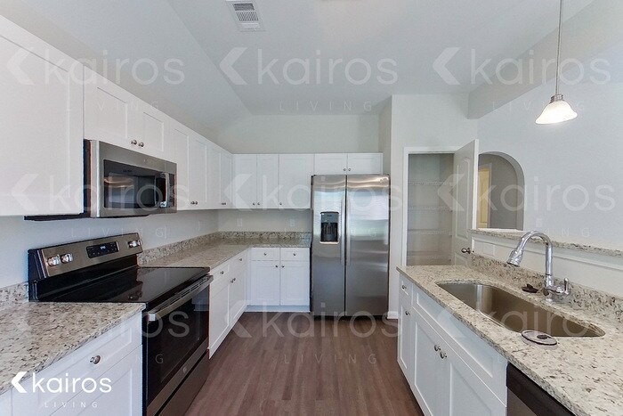 Building Photo - 816 Heather Dr