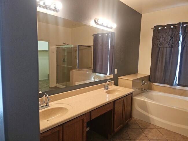 Building Photo - 18515 W Caribbean Ln