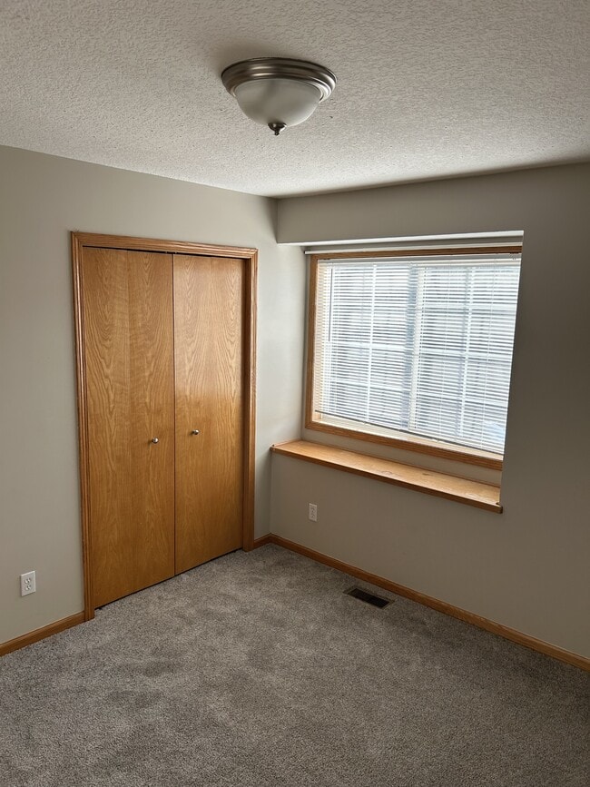 Building Photo - 1035 Petra Ct SW