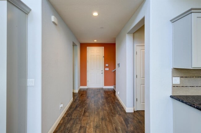 Building Photo - 1148 Cordova Ave