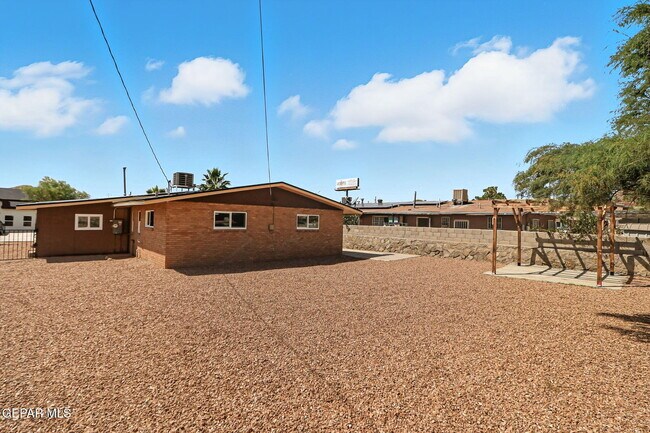 Building Photo - 3408 Hixson Street