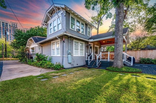 Building Photo - 808 Woodrow St