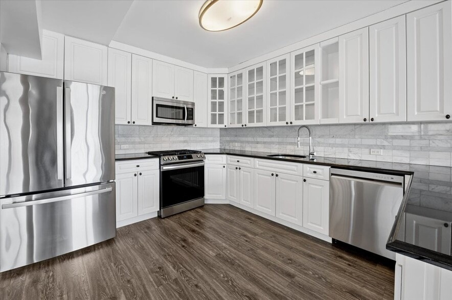 Building Photo - 727 Warburton Ave