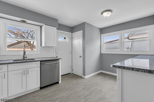 Building Photo - 417 Highland Pl