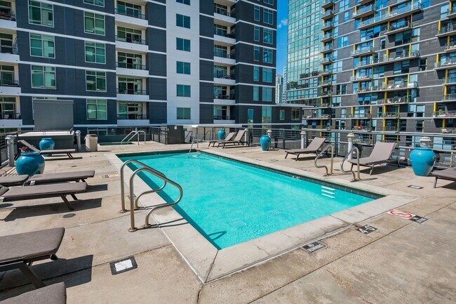 Building Photo - Light and Bright Little Italy 2-Bedroom at