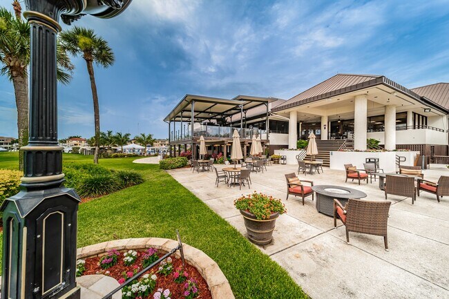 Building Photo - Stunning Custom Built Residence in the Exc...