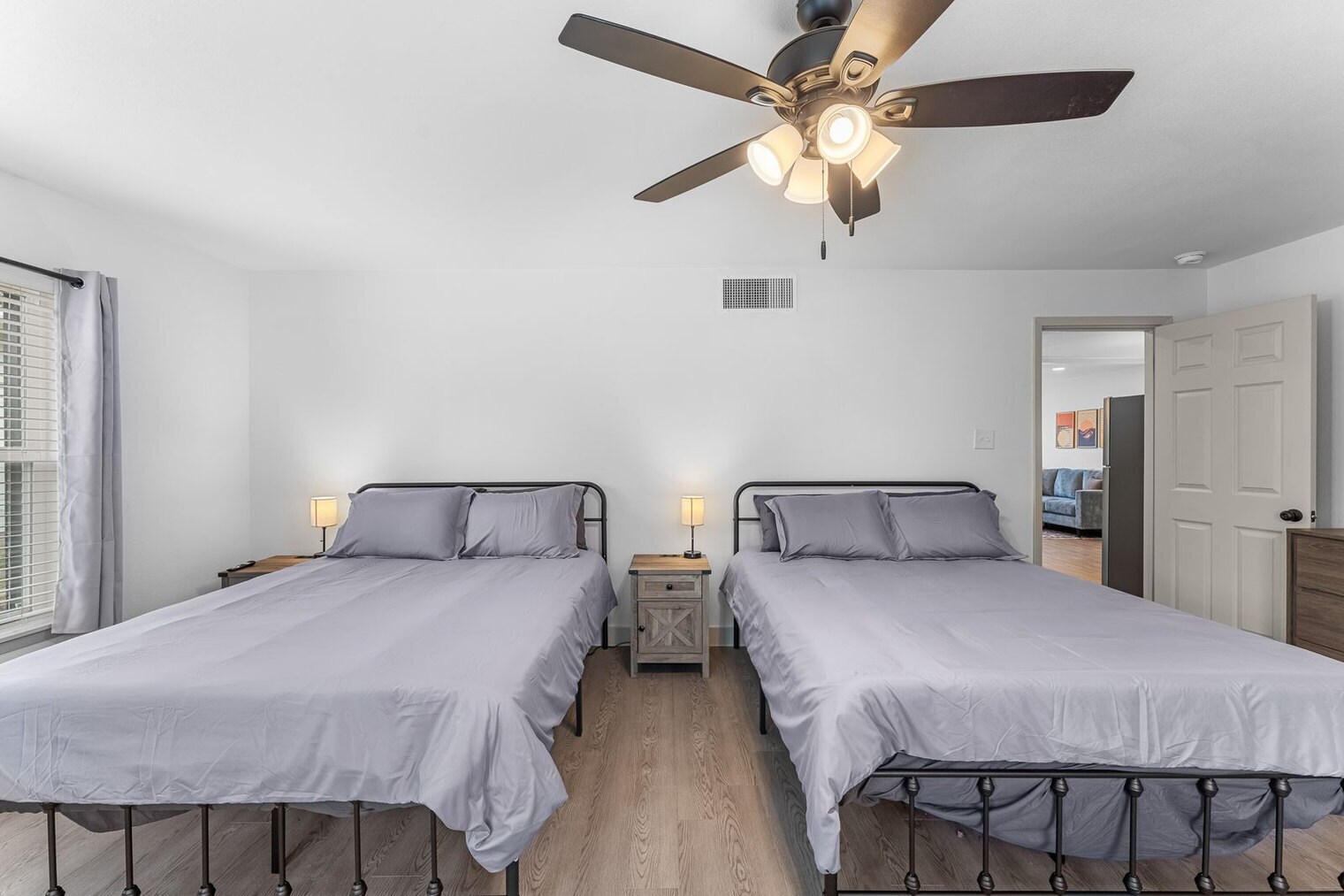 Building Photo - 4222 Sherwood Dr