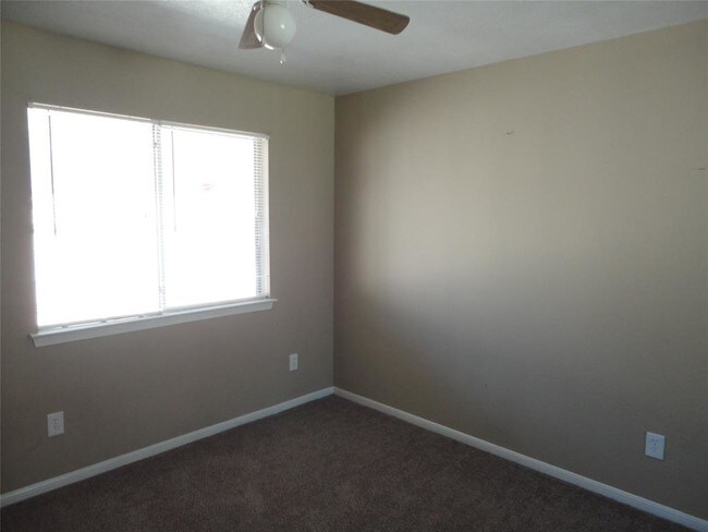 Building Photo - 5607 Golden Grove Dr