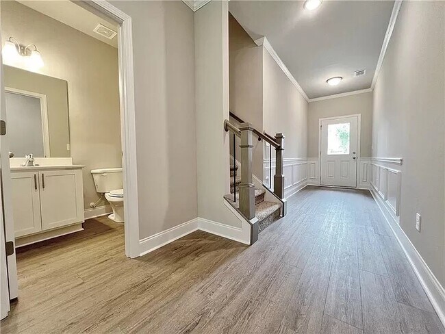 Building Photo - 1446 Fern Ridge Ln