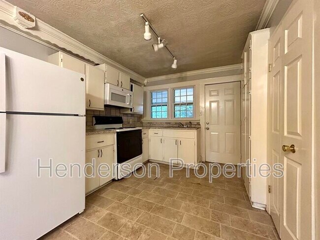 Building Photo - 2549 Pinckney Ave