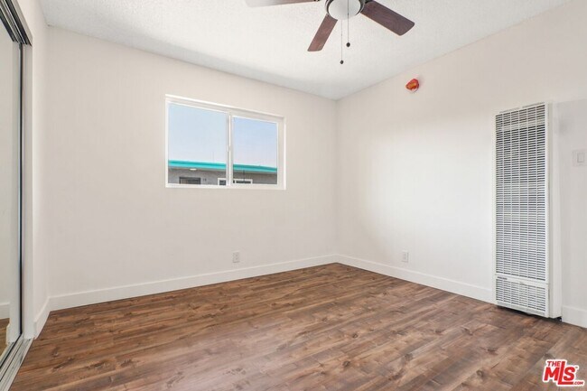 Building Photo - 1212 W 107th St