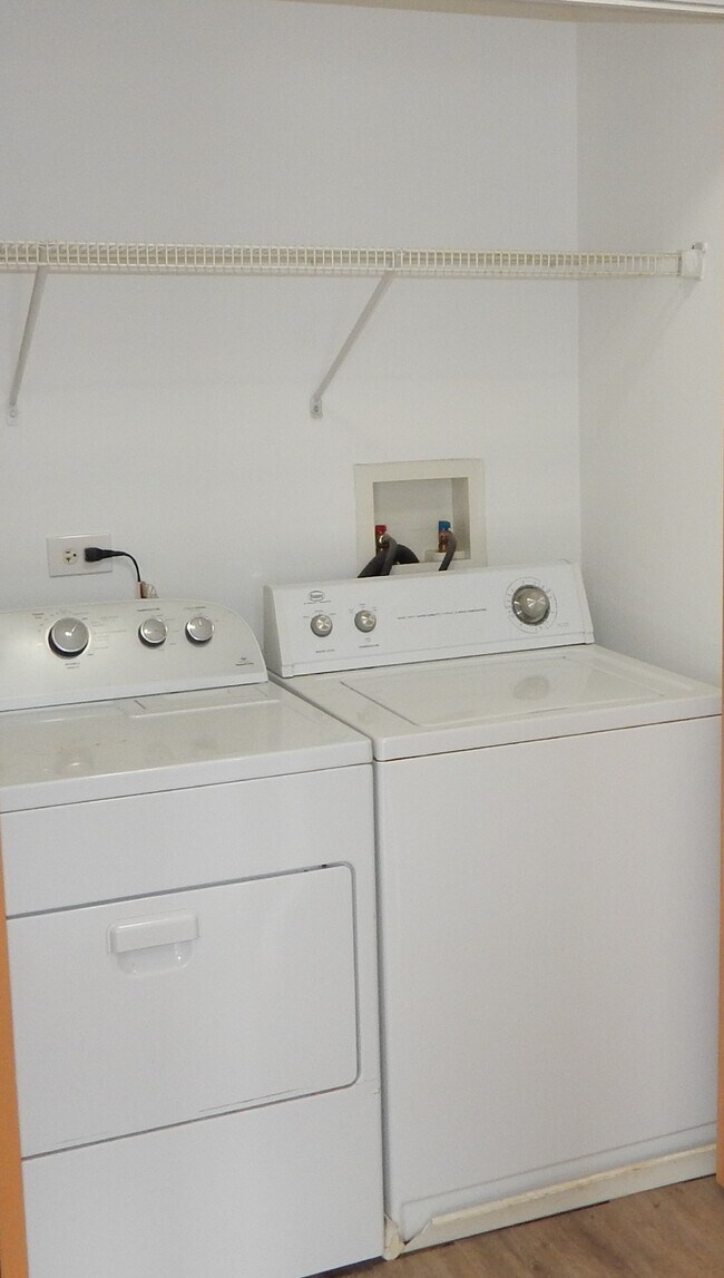 Building Photo - 2413 Silverstone Dr