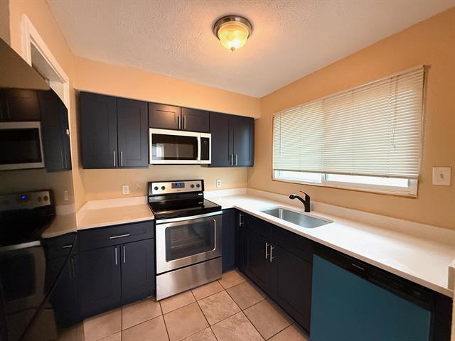 Building Photo - 2705 Tanglewood Dr