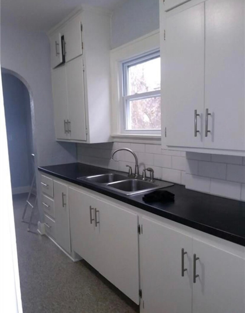 Building Photo - 2104 Perth St