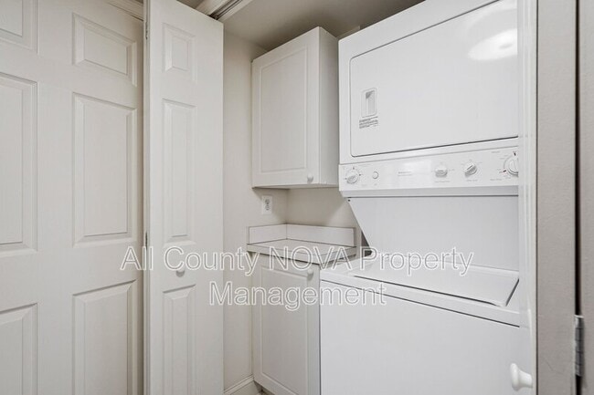 Building Photo - 11776 Stratford House Pl