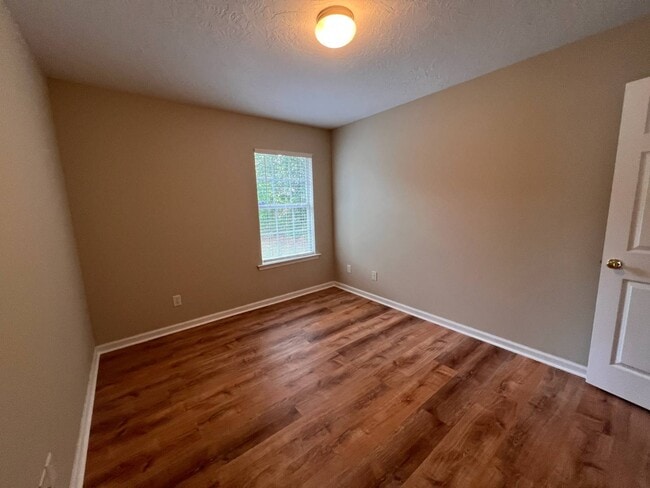 Building Photo - 204 Sand Fox Pl