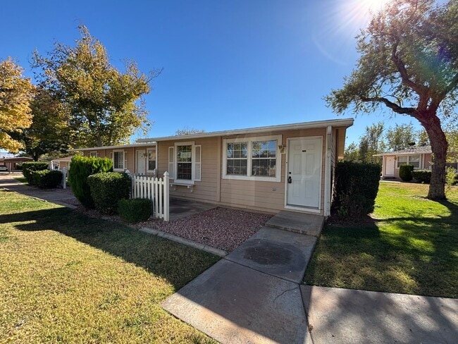 Primary Photo - DARLING ONE BEDROOM FOR RENT!