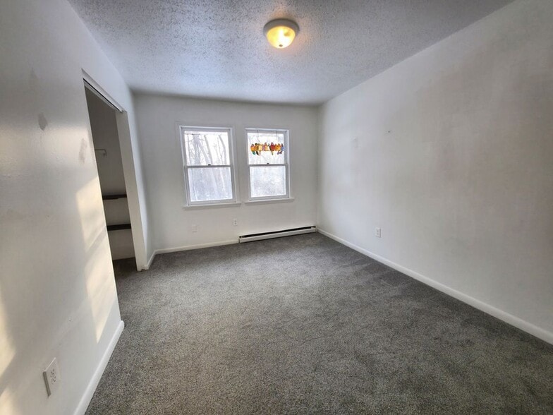 Building Photo - 38 Maxwell Dr