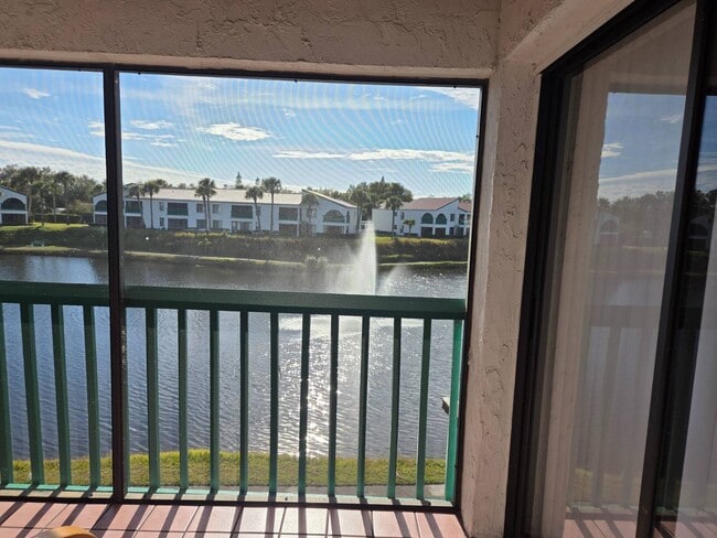 Building Photo - 4915 Casablanca Cir