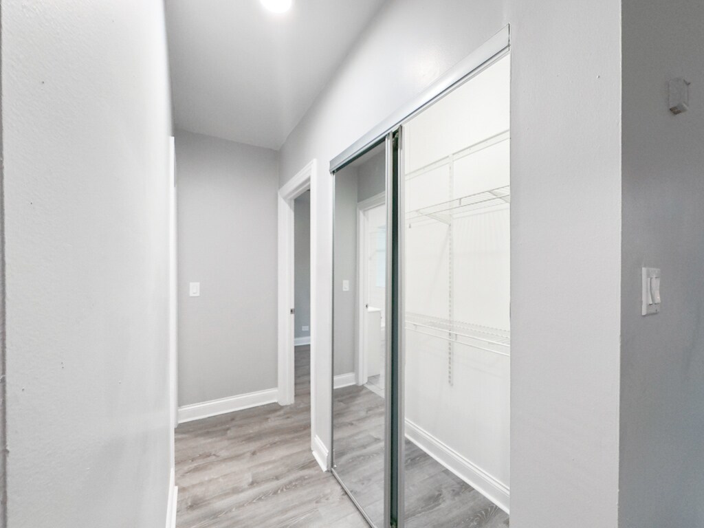 Building Photo - 4031 N Kenmore Ave