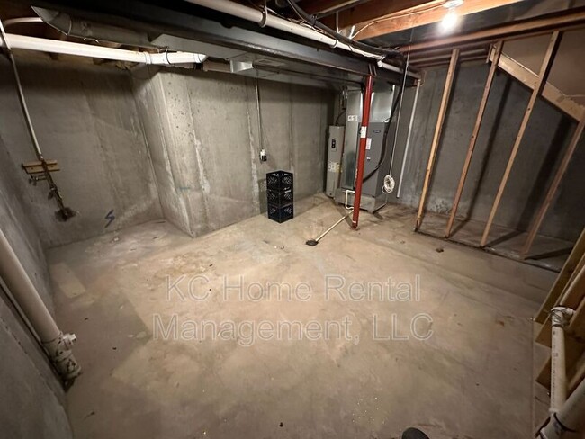 Building Photo - 1610 N 127th St