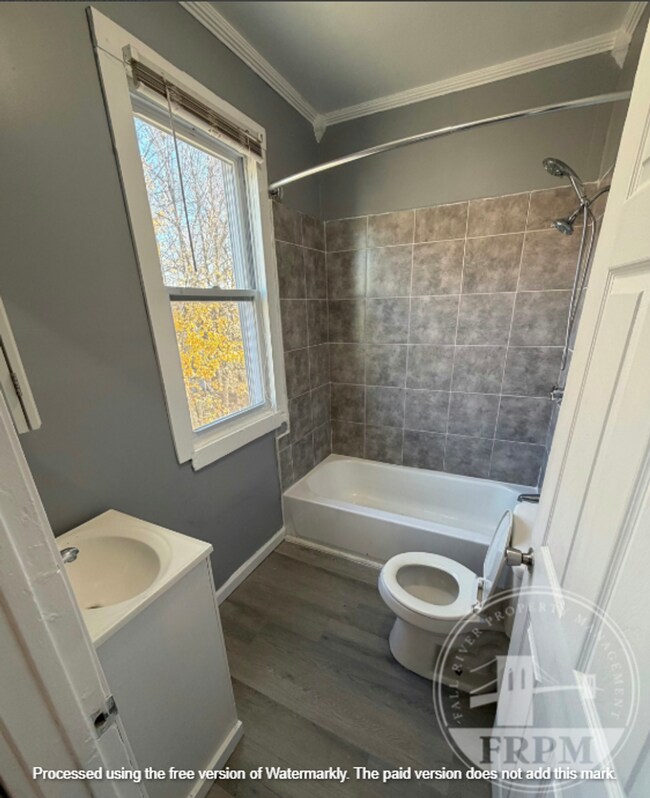 Building Photo - 1272 Pleasant St