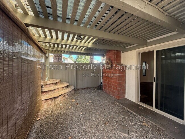 Building Photo - 694 Deerhunter Ln