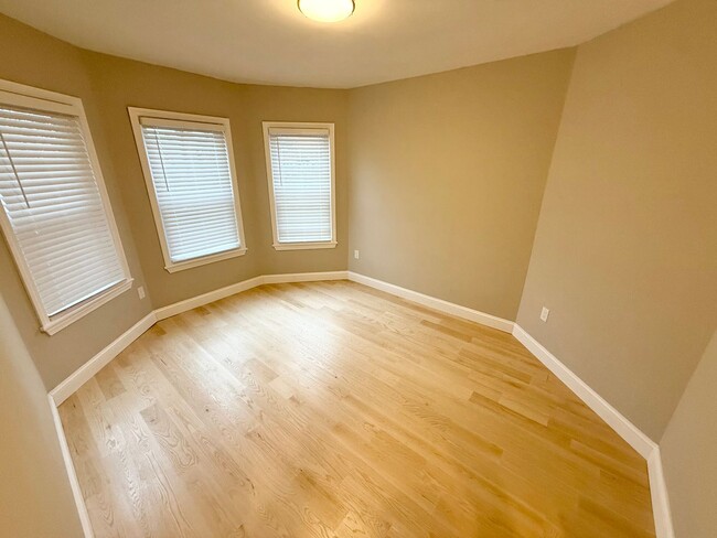 Building Photo - 18 Salina Rd