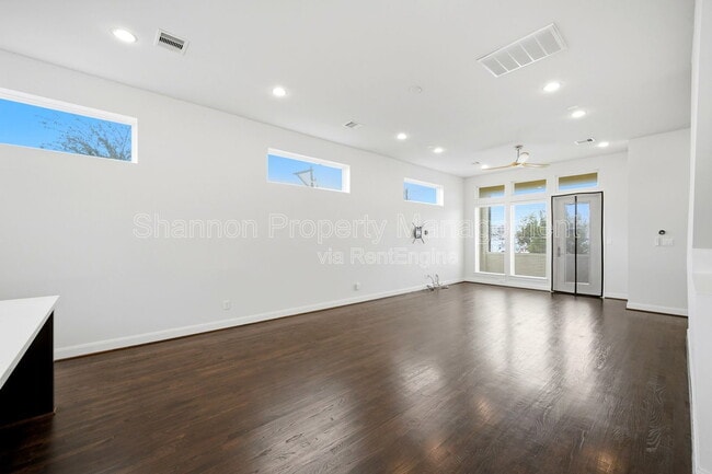 Building Photo - 3131 Leeland St