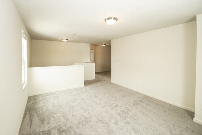 Building Photo - Gorgeous Westfield Home - 2800 sq ft and a...