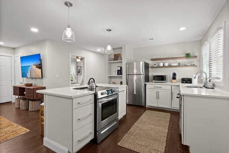 Building Photo - 2611 N Oakridge Cir
