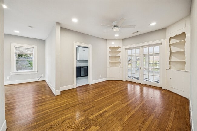 Building Photo - 2408 White Oak Dr