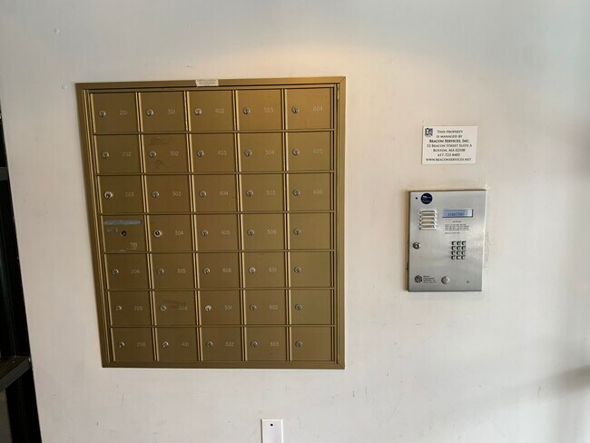 Building Photo - 650 Beacon St