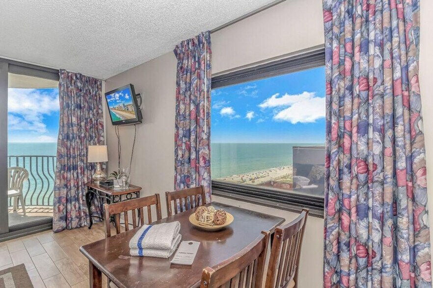 Building Photo - 2500 N Ocean Blvd
