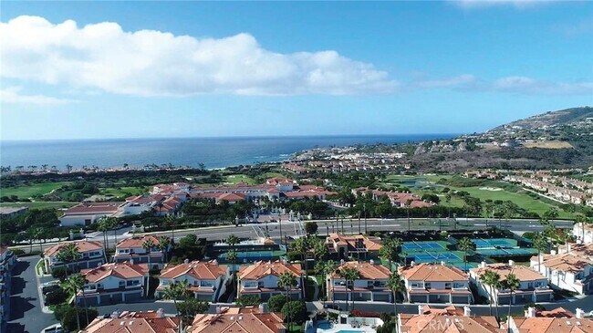 Building Photo - 25 Centre Ct