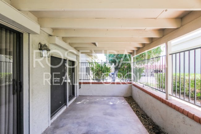 Building Photo - Remodeled 3BR/2BA Townhome | 55+ Community...
