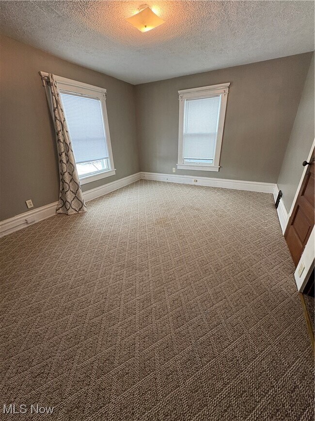 Building Photo - 242 W Summit St