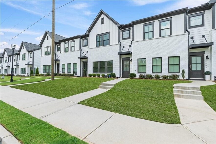 Building Photo - 2410 Lakeshore Ln