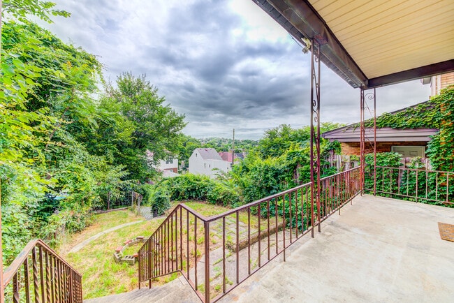 Building Photo - 103 Harwood St