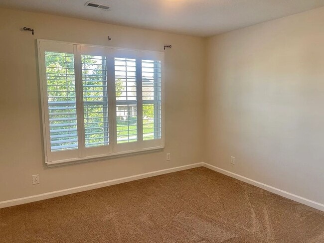 Building Photo - Large Kokomo Home!
